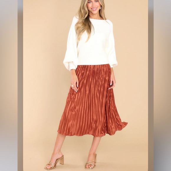Red dress boutique TRY AND TRY AGAIN GOLDEN ORANGE PLEATED MIDI SKIRT - Picture 1 of 3